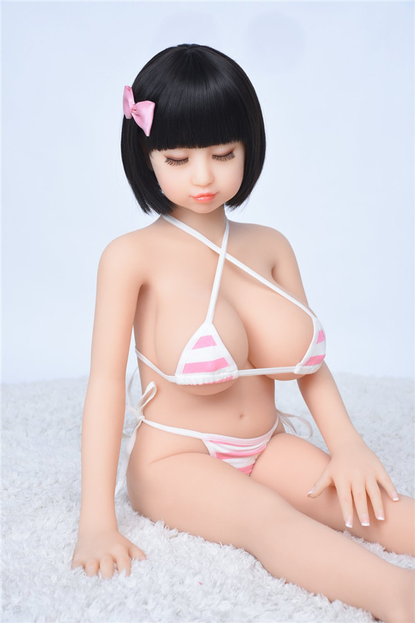 新感覚ロリ型セックス人形の画像